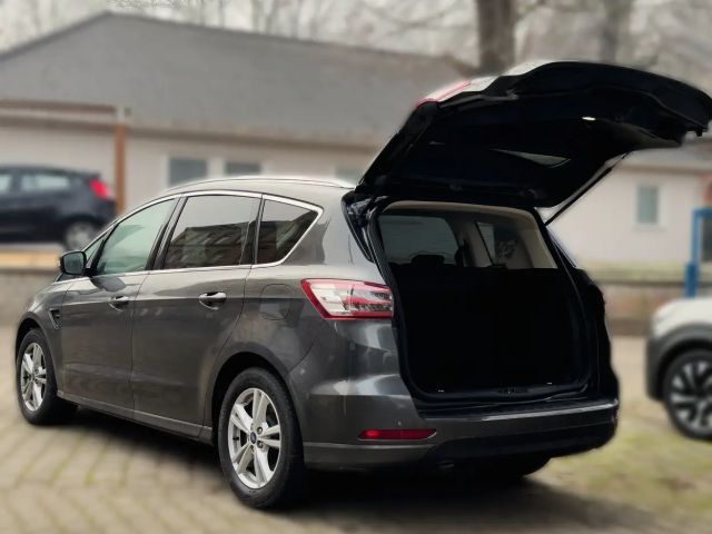 Ford S-Max Titanium