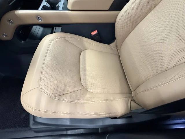 Land Rover Defender 110 AWD D300