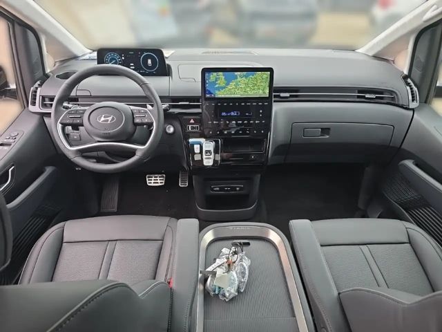 Hyundai Staria Signature