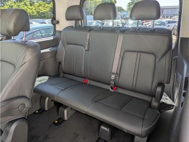 Hyundai Staria Signature