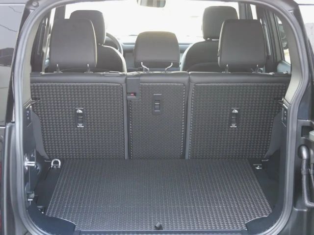 Land Rover Defender 110 Dynamic SE