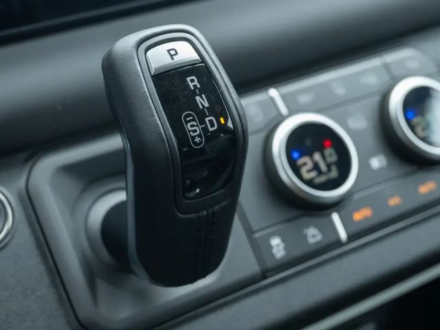 Land Rover Defender 3.0 90 D200 SE