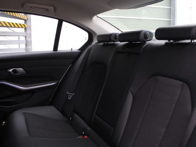 BMW 320 320d Sedan Sport Line