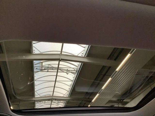 Mercedes-Benz C 180 AVANTGARDE Sedan