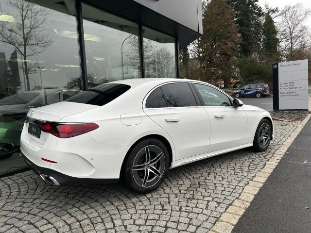 Mercedes-Benz E 220 AMG Line E 220 d Sedan