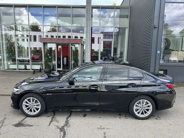 BMW 330 330e Sedan