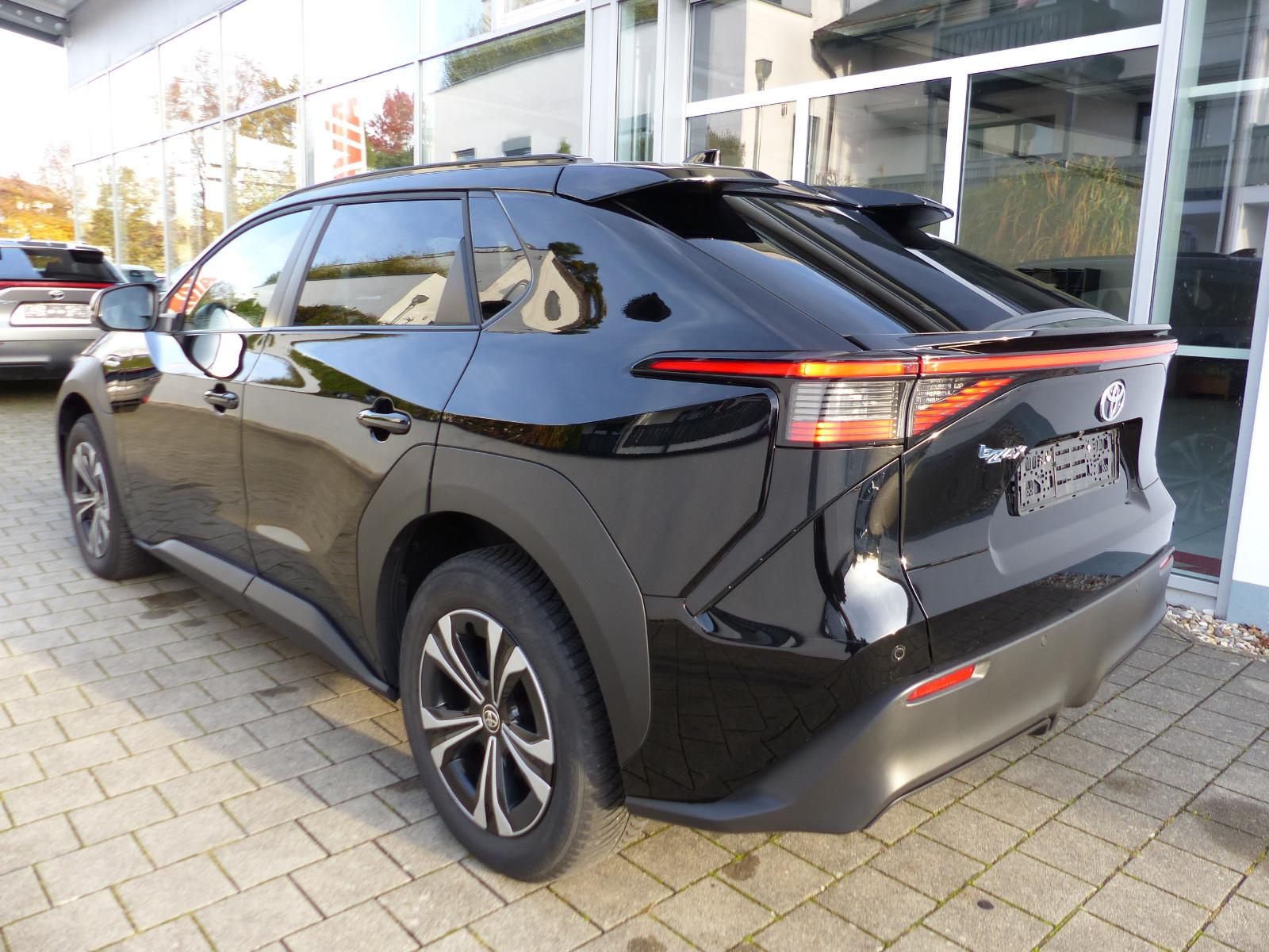 Toyota bZ4X AHK Navi SHZ el.Heckkl.LED Schnell-Ladefunk