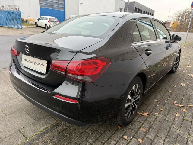 Mercedes-Benz A 180 A 180 d