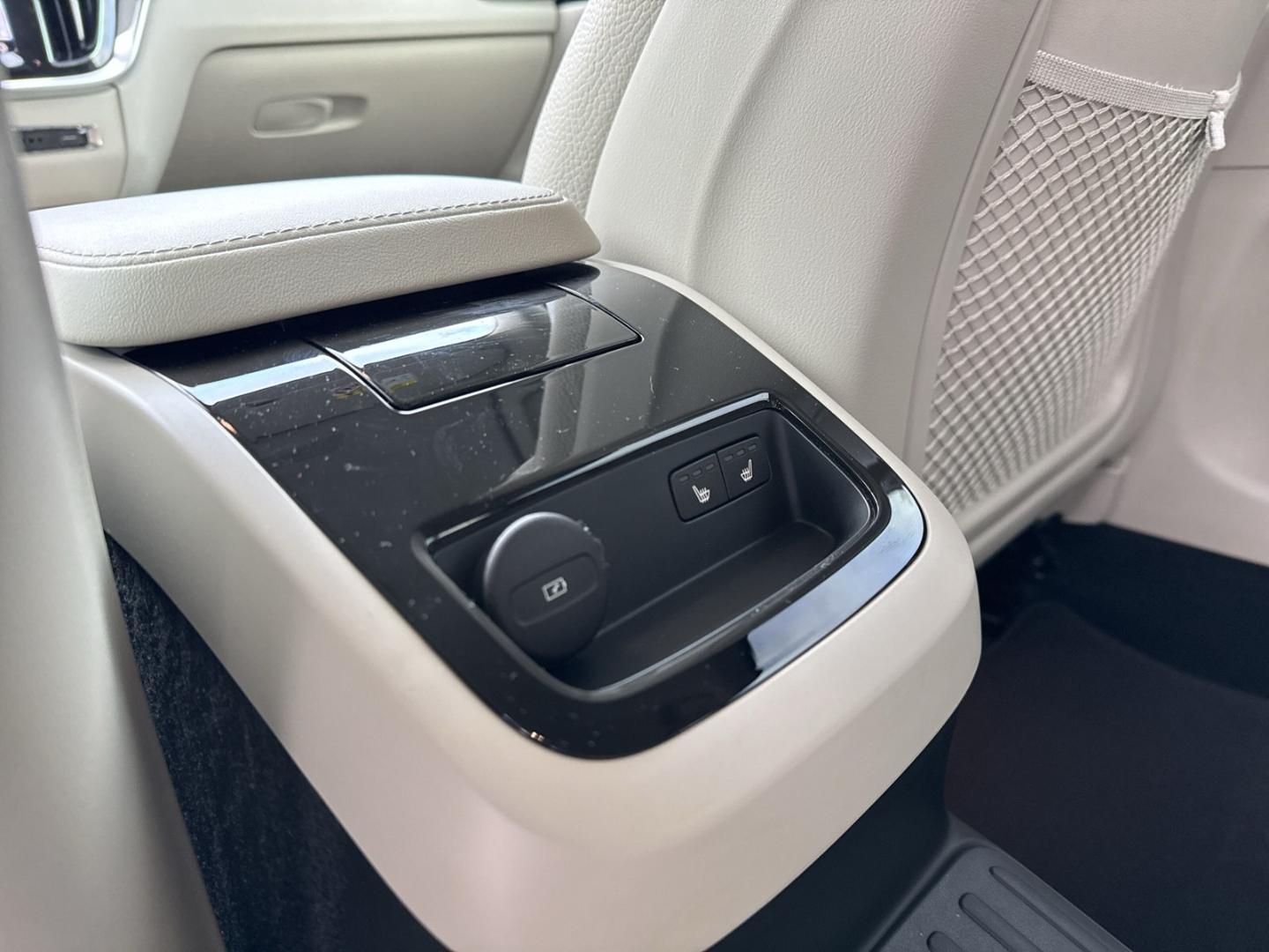 Volvo V60 AWD Dark Hybrid Plus Recharge