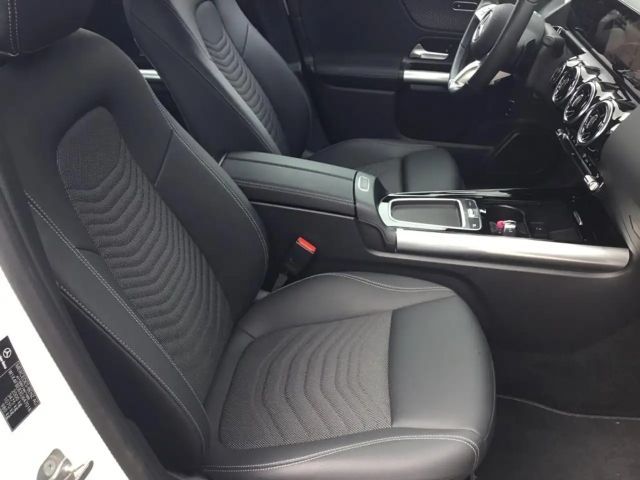 Mercedes-Benz B 180 NAVI/LED/KAMERA/AHK