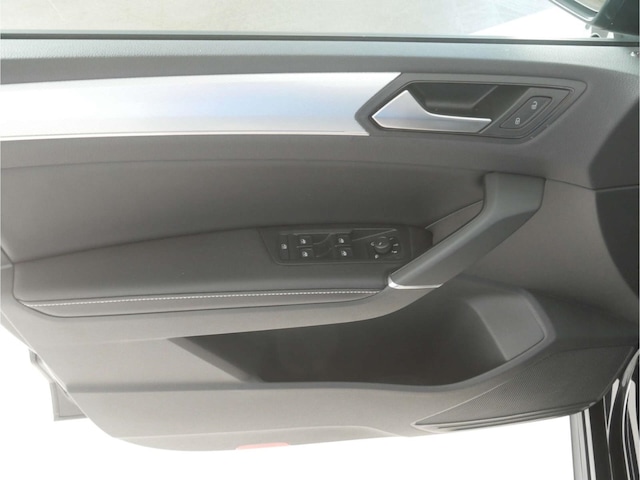 Volkswagen Touran 1.5 TSI R-Line