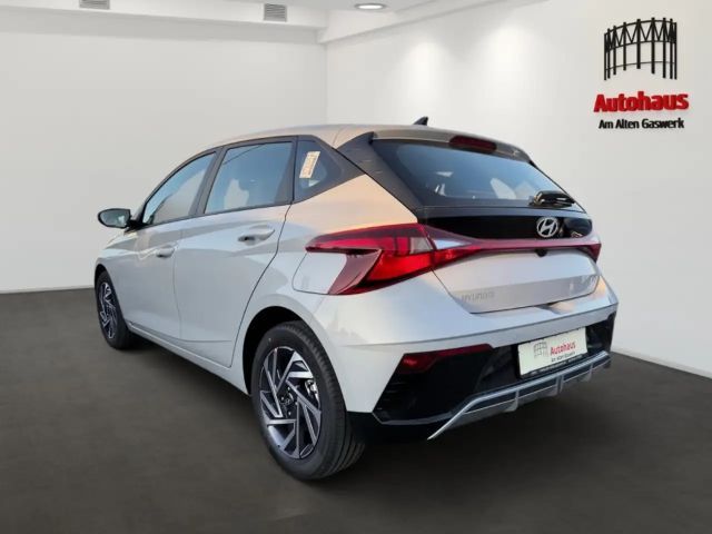 Hyundai i20 AUTOMAT+NAVI+APPLE/ANDROID+SITZHZG+LENKRADHZG+KAME