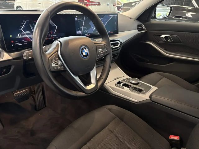 BMW 330 330e Touring