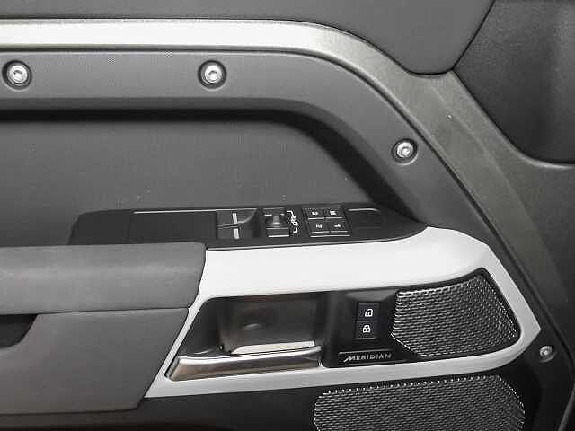 Land Rover Defender 90 Dynamic SE