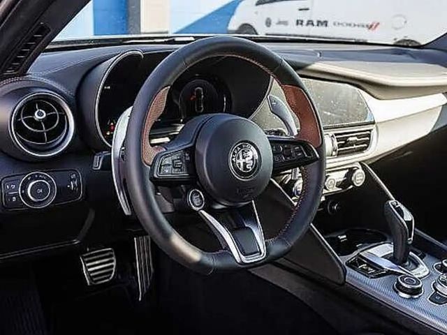 Alfa Romeo Giulia AT8 Q4