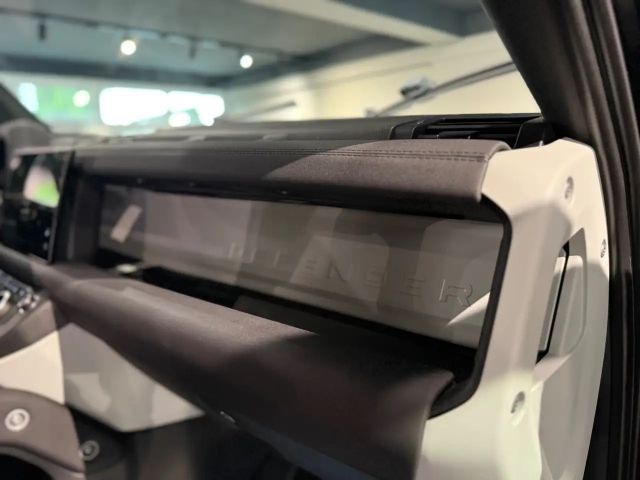 Land Rover Defender 110 Black Pack