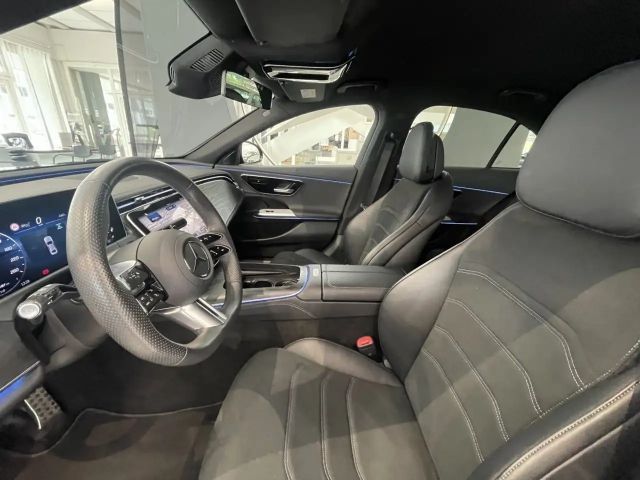 Mercedes-Benz E 220 AMG Line E 220 d Sedan