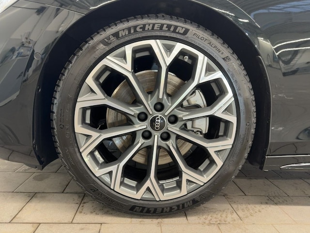 Audi A6 Avant Quattro S-Tronic