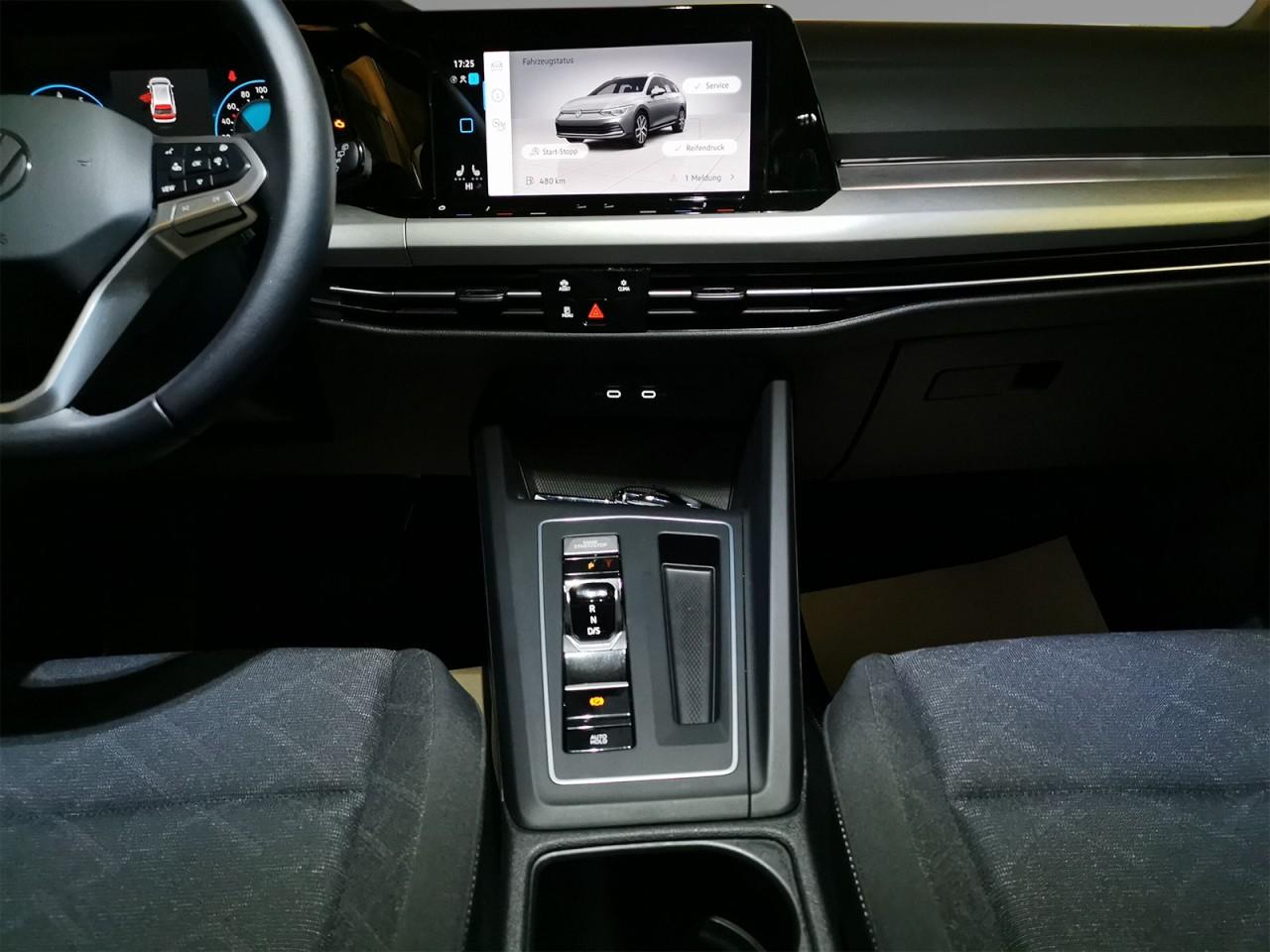 Volkswagen Golf 1.5 eTSI DSG Life Variant