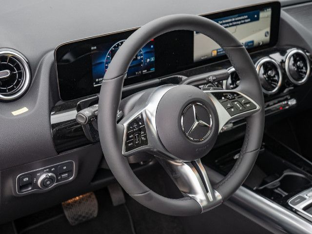 Mercedes-Benz B 180 Sedan