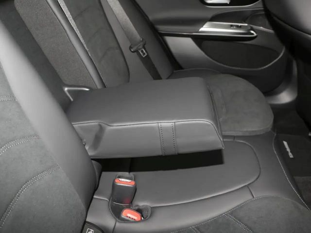 Mercedes-Benz E 220 AMG Line E 220 d Sedan