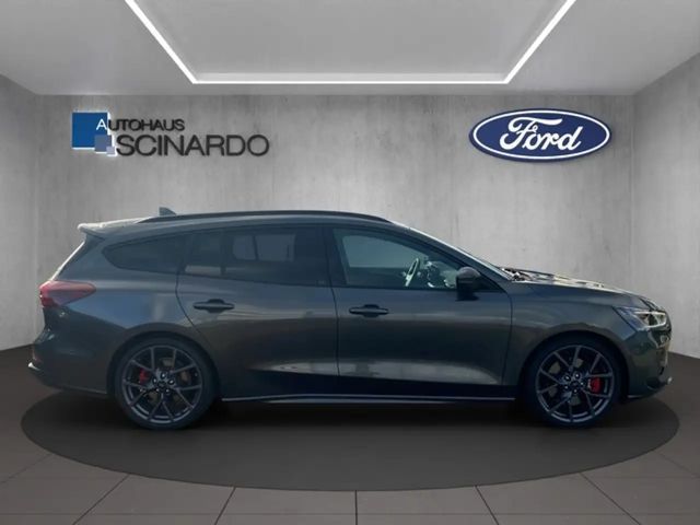 Ford Focus EcoBoost ST Line Wagon