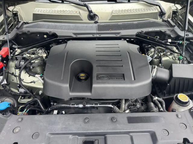 Land Rover Defender 110