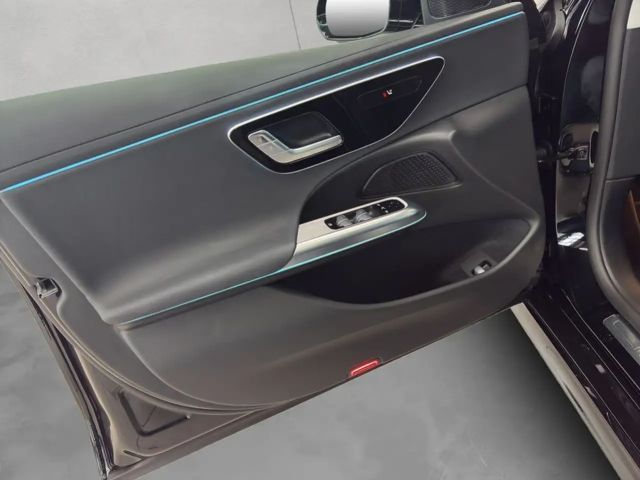 Mercedes-Benz E 200 Sedan