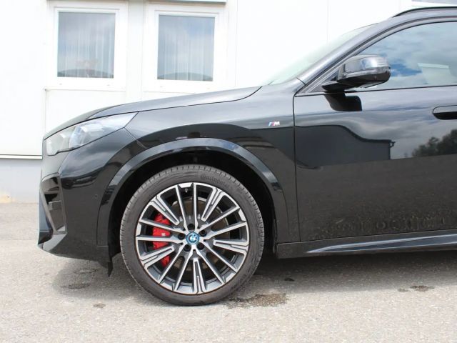 BMW iX2 xDrive30