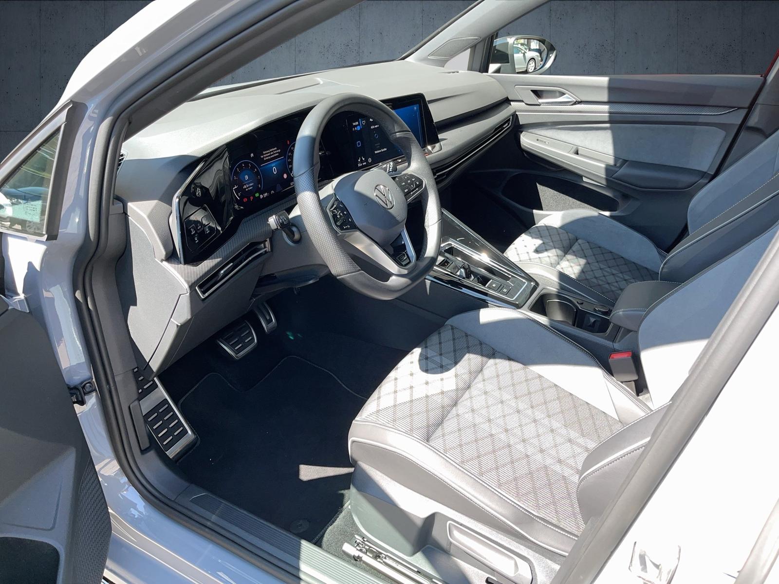 Volkswagen Golf 1.5 eTSI DSG R-Line Variant