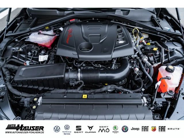 Alfa Romeo Giulia AT8 Q4 Turbo