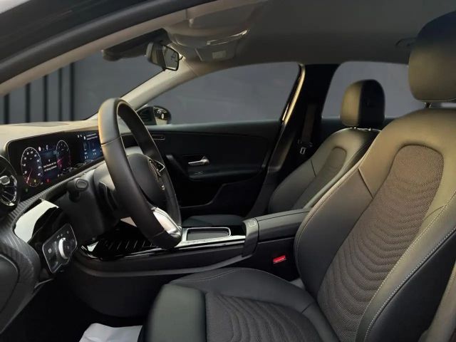 Mercedes-Benz A 180 Limousine AHK Kamera CarPlay SHZ VorrDistr