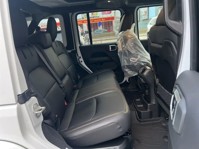 Jeep Wrangler Sahara