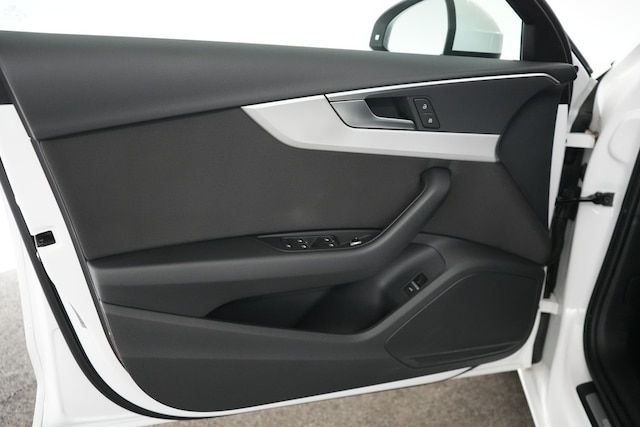 Audi A4 40 TFSI Avant S-Tronic