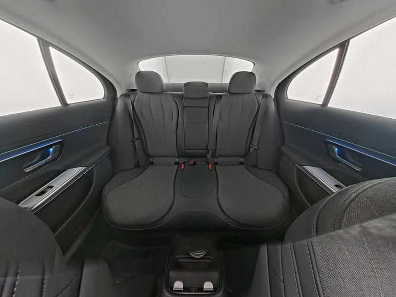 Mercedes-Benz E 200 Sedan