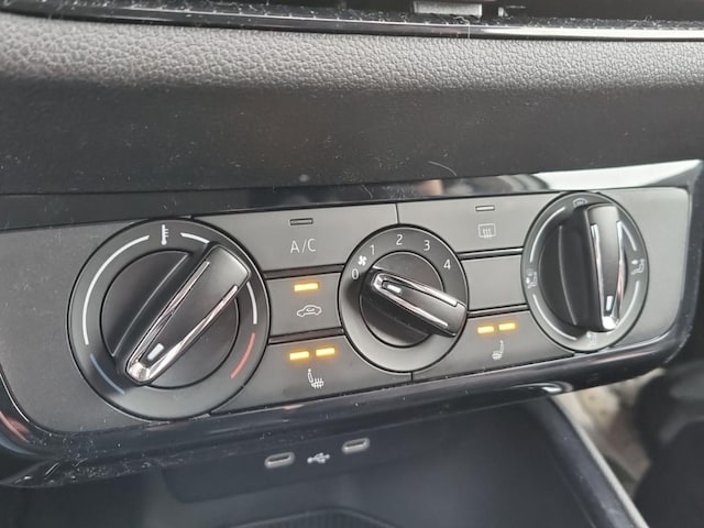 Skoda Fabia Fabia Essence 1.0 MPI LED EPH Sitzheizung Klima