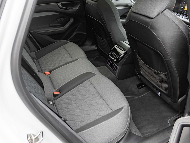 Audi A6 Avant Quattro S-Tronic