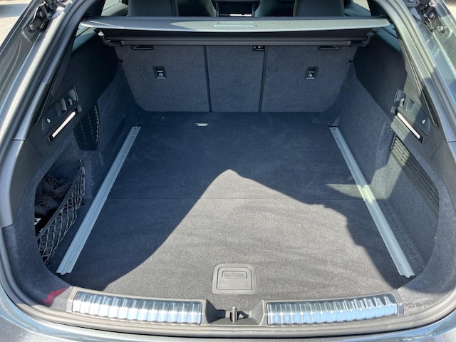 Audi A6 Avant Quattro S-Tronic