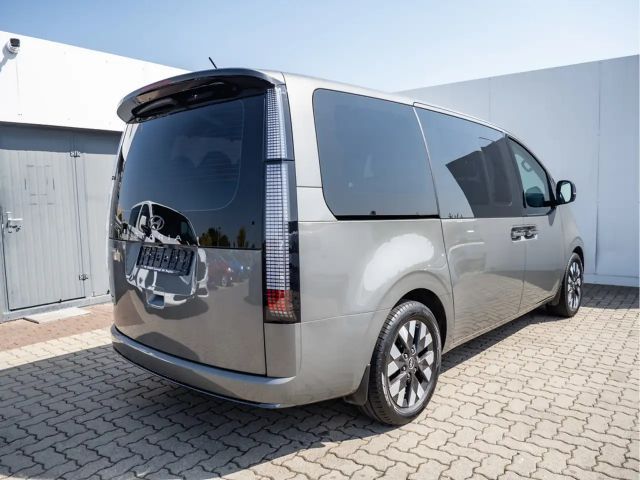 Hyundai Staria Signature