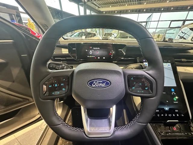 Ford Explorer Premium RWD