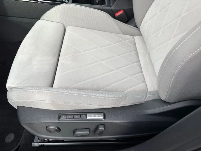 Volkswagen Golf Style eHybrid