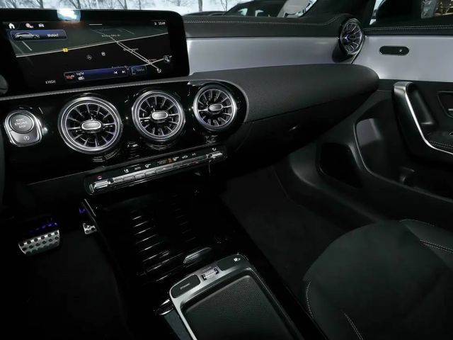 Mercedes-Benz CLA 200 AMG Line