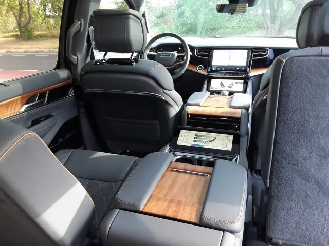 Jeep Wagoneer Series III