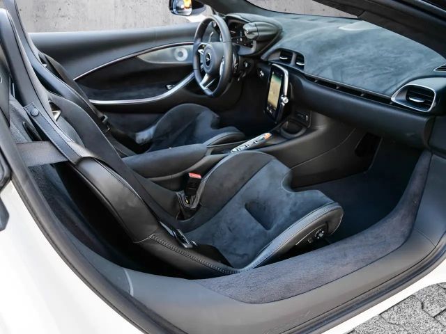 McLaren Artura Spider