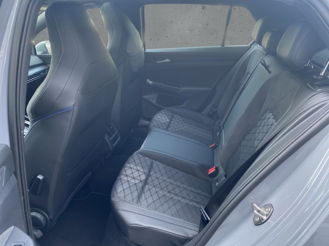 Volkswagen Golf 1.5 eTSI R-Line