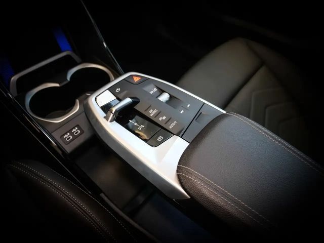 BMW X1 xDrive30e xLine Aut Nav HuD LED AHK Komfzg