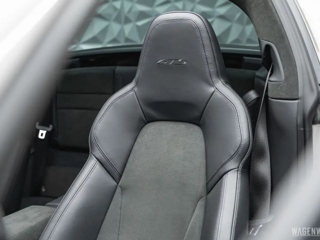 Porsche 992 4 Cabrio GTS Targa