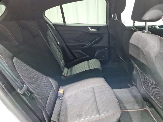 Ford Focus EcoBoost ST Line