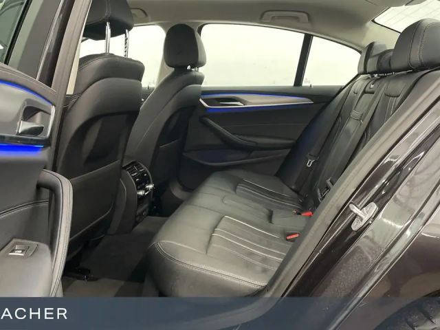 BMW 520 520i Luxury Line Sedan