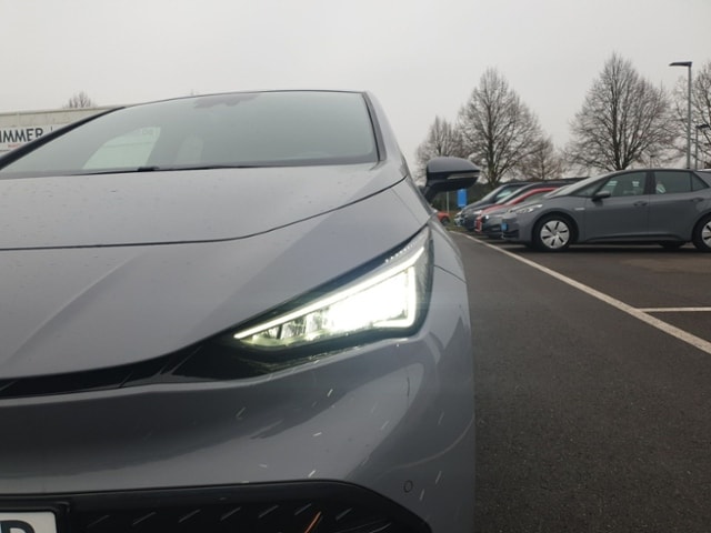 Cupra Born Batterie 62 kWh *LED*SHZG*LENKRAD HZG*LANE ASS*ACC*19"GJR*KAMERA*W-PUMPE*